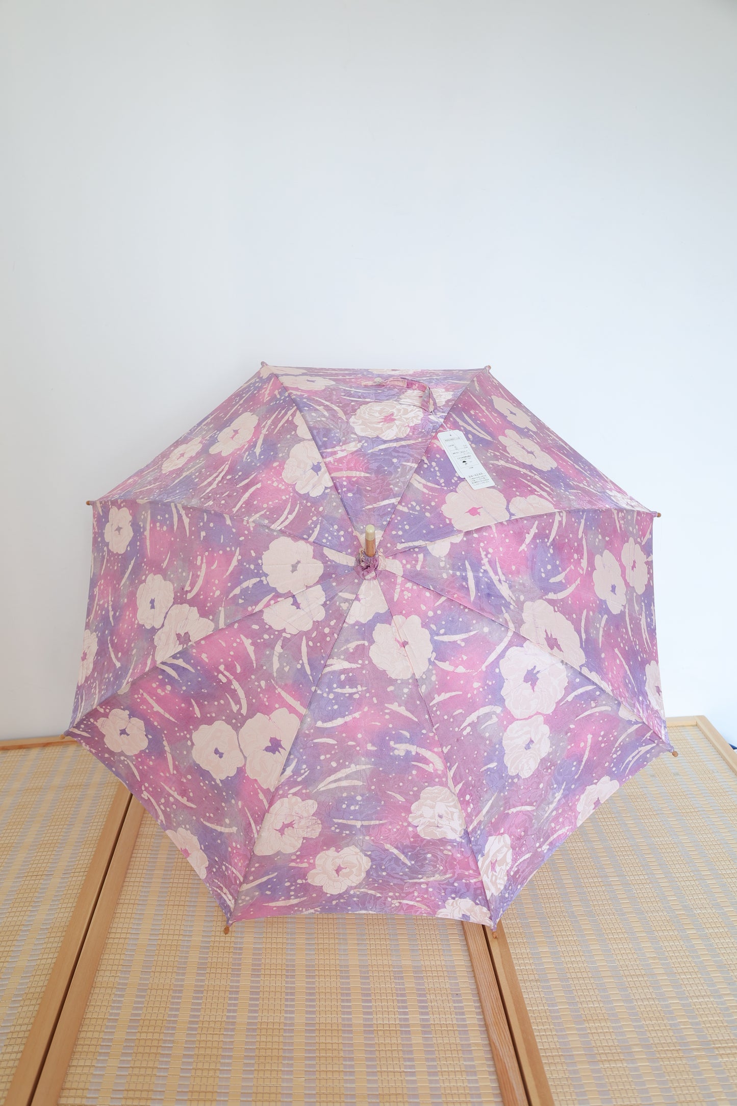 purple-red smudge flower cloud pattern (75% silk+25% cotton) uv coating anti-ultraviolet wooden stick wooden handle Umbrella diameter 85cm紫紅暈染花雲木中棒木勾柄85cm(75%絹+25%棉)