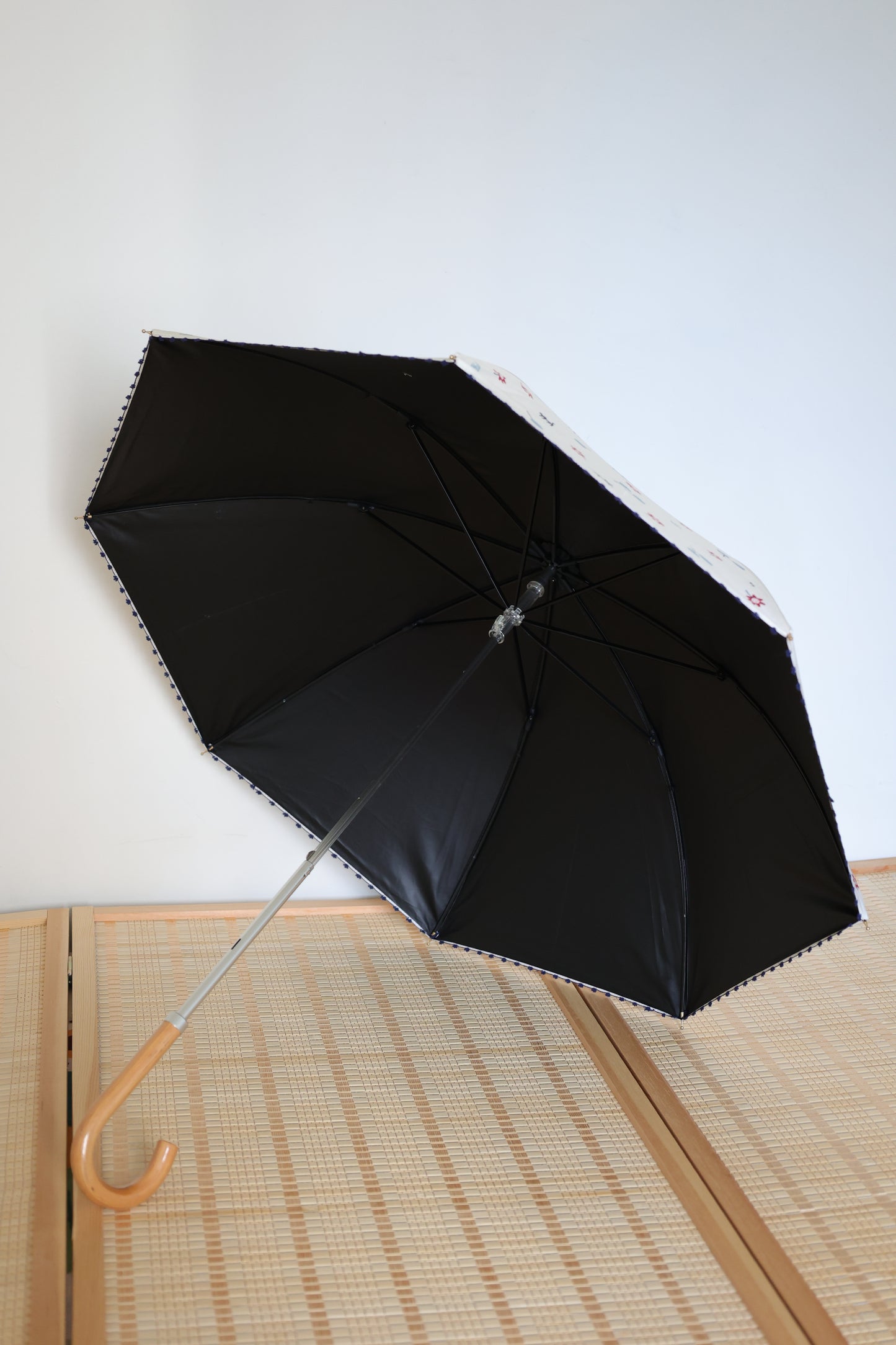 Japanese umbrella Vinyl sunscreen uv coating anti-ultraviolet cat pattern Telescopic pole wooden handle Umbrella diameter 80cm