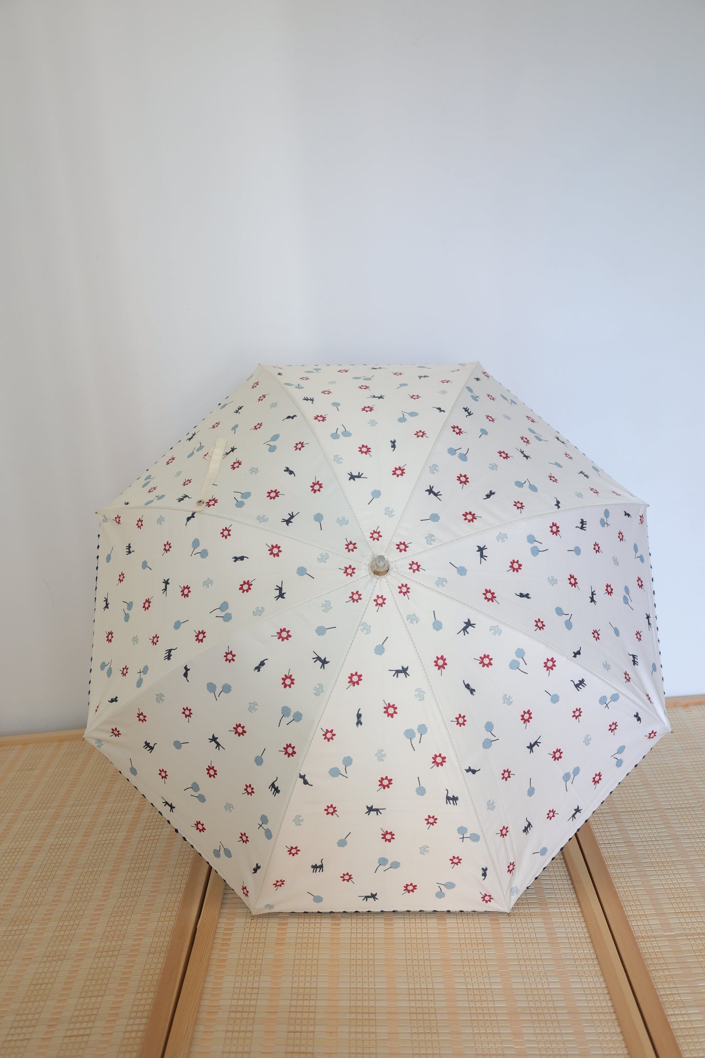 Japanese umbrella Vinyl sunscreen uv coating anti-ultraviolet cat pattern Telescopic pole wooden handle Umbrella diameter 80cm