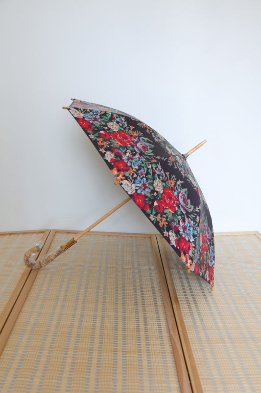 black red rose Vinyl sunscreen uv coating anti-ultraviolet wooden stick Bamboo handle Umbrella diameter 84cm黑紅玫瑰黑膠ALL木中棒竹勾柄84cm